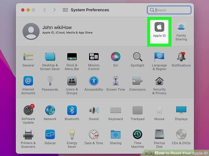 روی Apple ID در System Preferences کلیک کنید.